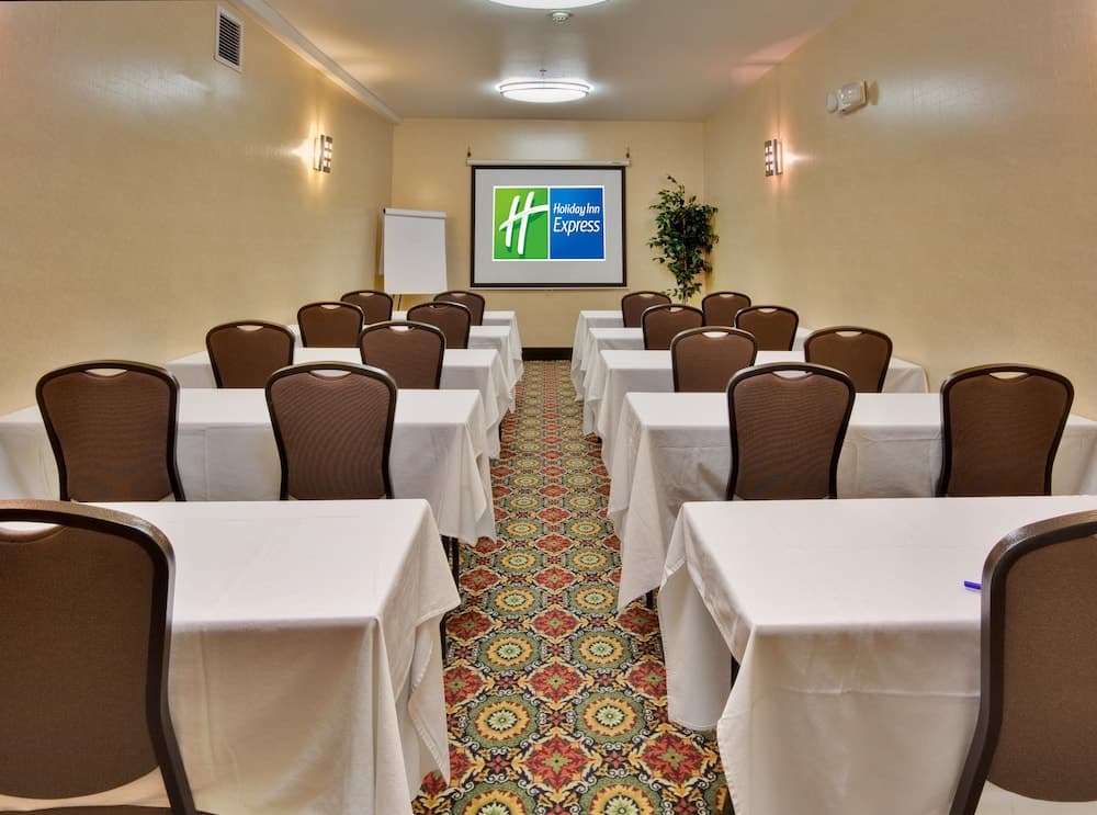 City Express By Marriott Rancho Cucamonga interior in Rancho Cucamonga, CA — gallery photo 2