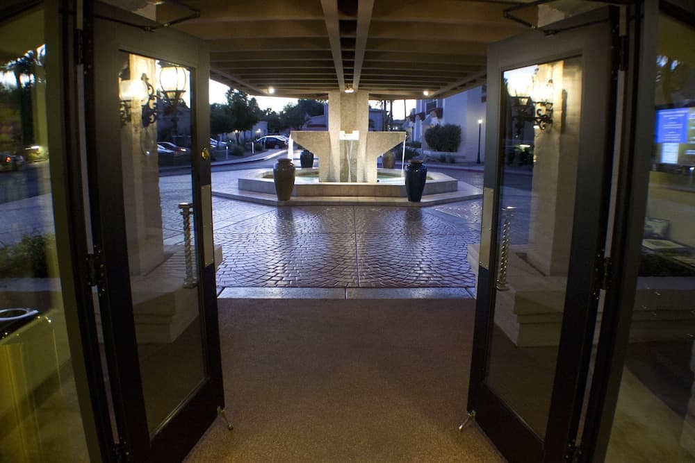 Getaways at Scottsdale Camelback property views in Scottsdale, AZ — gallery photo 3