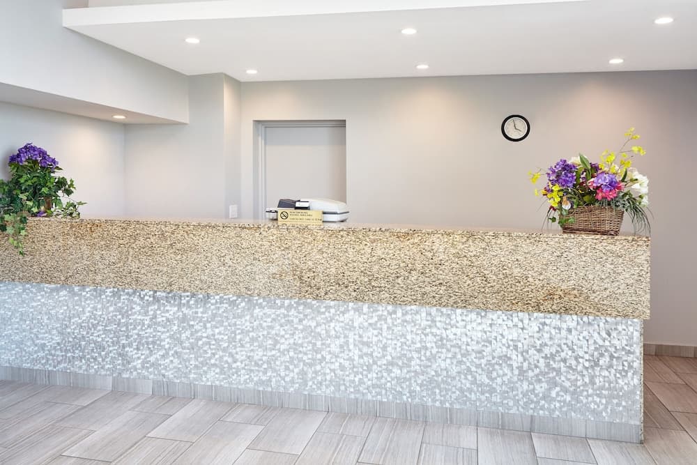 Chicago Lake Shore Hotel property views in Chicago, IL — gallery photo 3