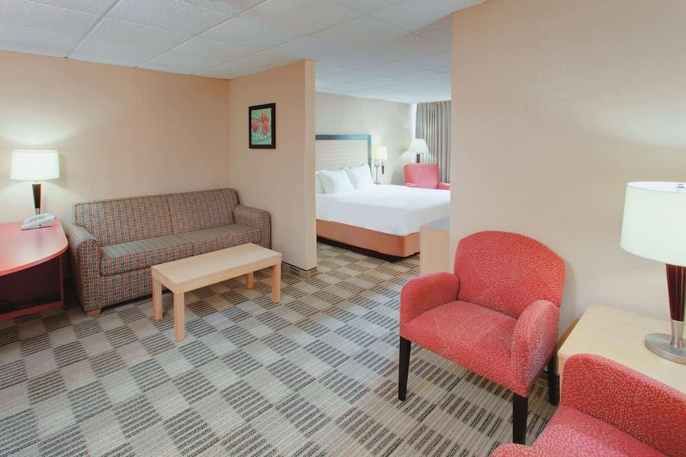 Ramada by Wyndham Fairfield NJ gallery photo in Fairfield — image 10