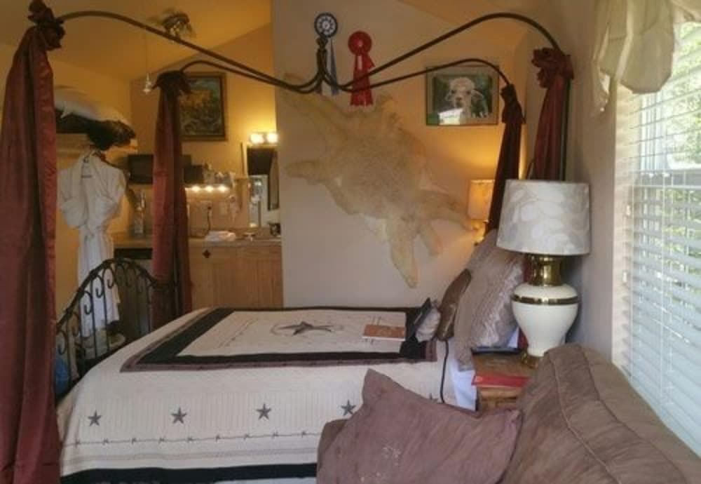 Old Irish Inn gallery photo in Denton, TX — image 60