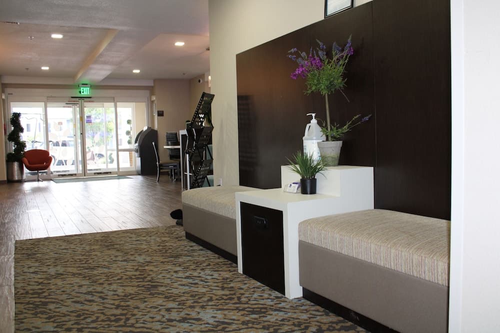 Wingate by Wyndham Kings Bay Naval Base / I-95 interior in Kingsland, GA — gallery photo 2