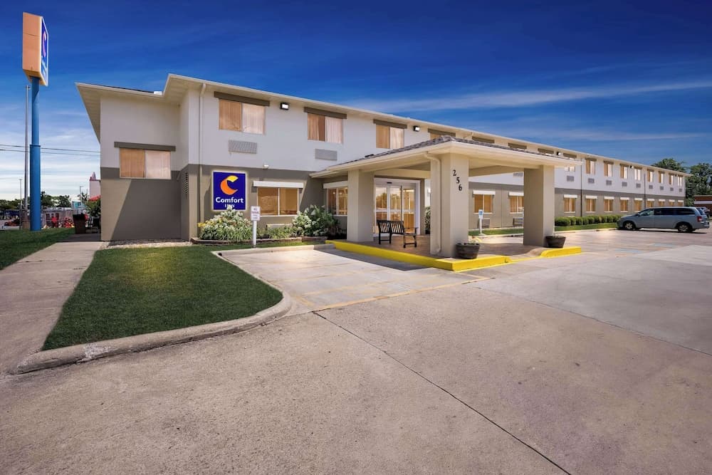 Comfort Inn Marion featured exterior or lobby in Marion, OH — similar hotel