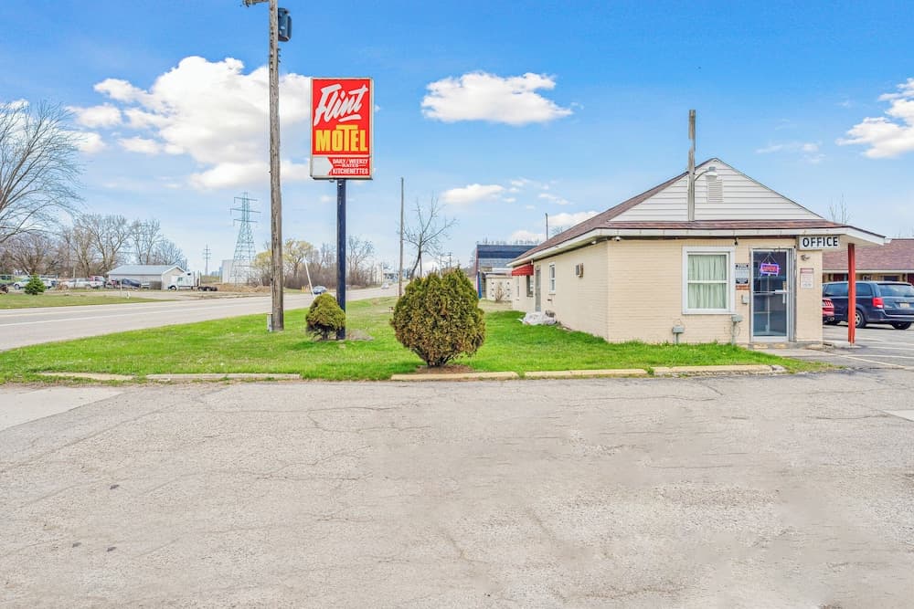 Flint Motel by OYO MI Near I-475 gallery photo in Flint, MI — image 23