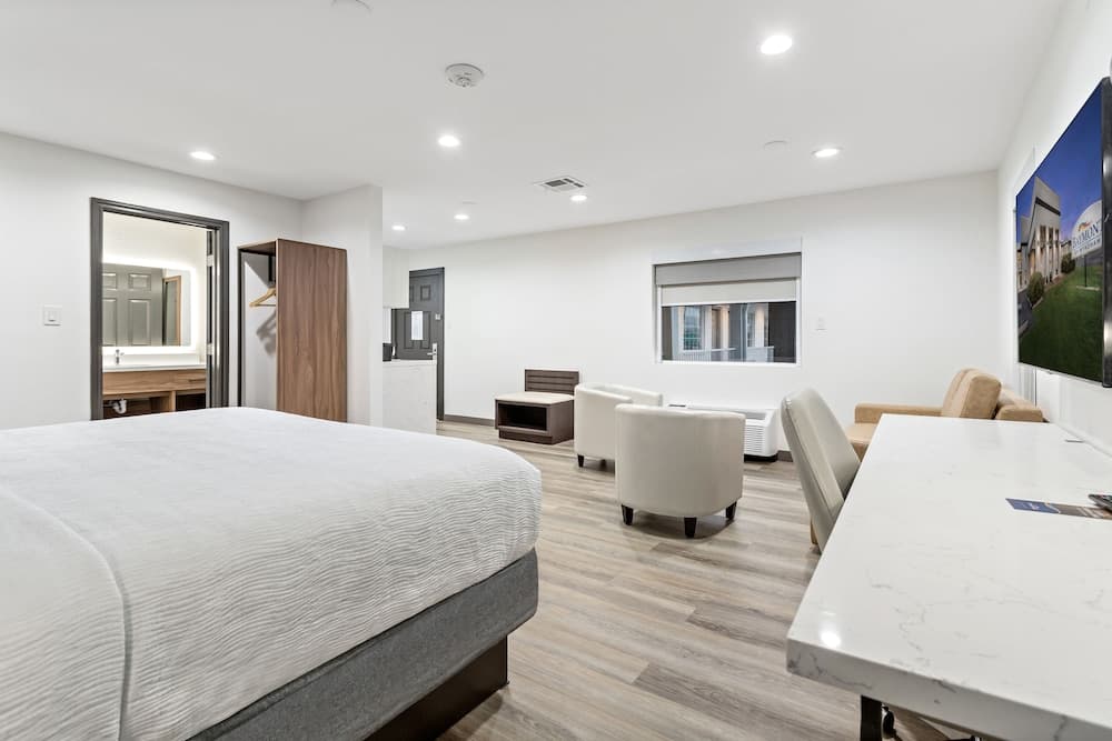 Baymont by Wyndham Beaumont gallery photo in Beaumont, TX — image 46