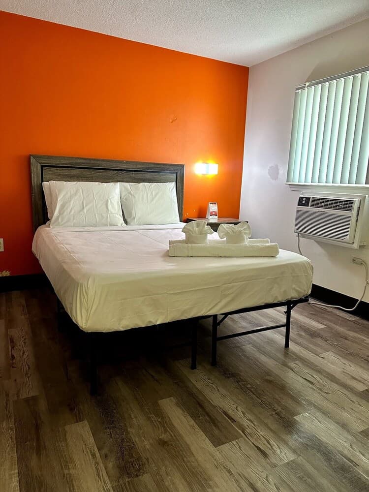 Siegel Select Cincinnati Sharonville interior in Sharonville, OH — gallery photo 2
