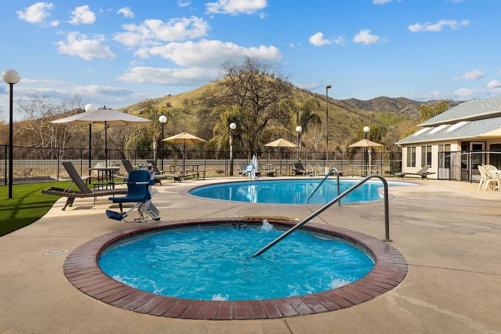 Comfort Inn & Suites Sequoia/Kings Canyon gallery photo in Three Rivers, CA — image 32