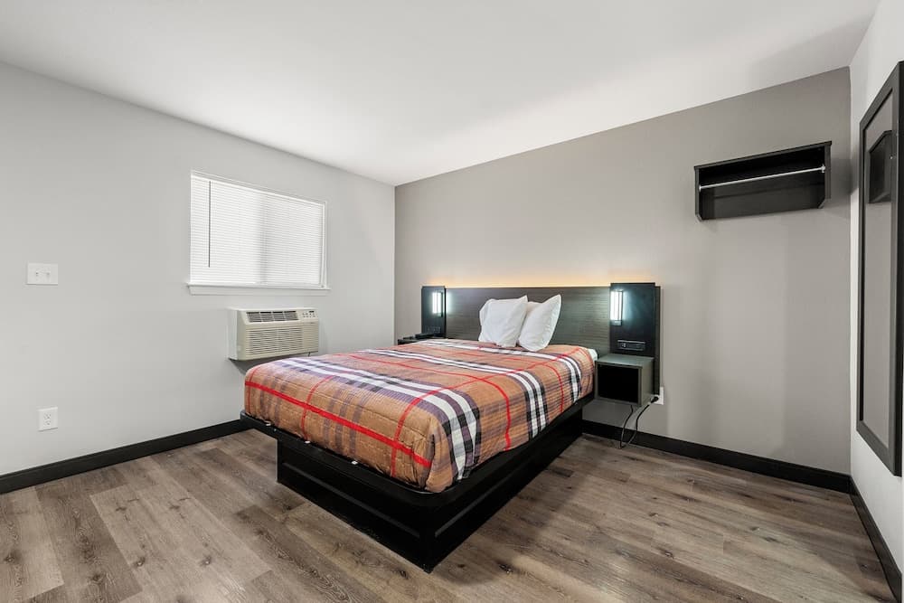 Southern Suites Kennesaw interior in Kennesaw, GA — gallery photo 2