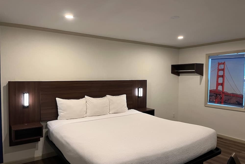 Travelodge By Wyndham Bainbridge interior in Bainbridge, GA — gallery photo 2