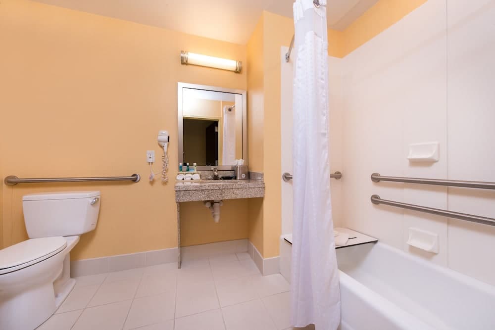 Holiday Inn Express Hotel and Suites Scranton by IHG gallery photo in Scranton, PA — image 4