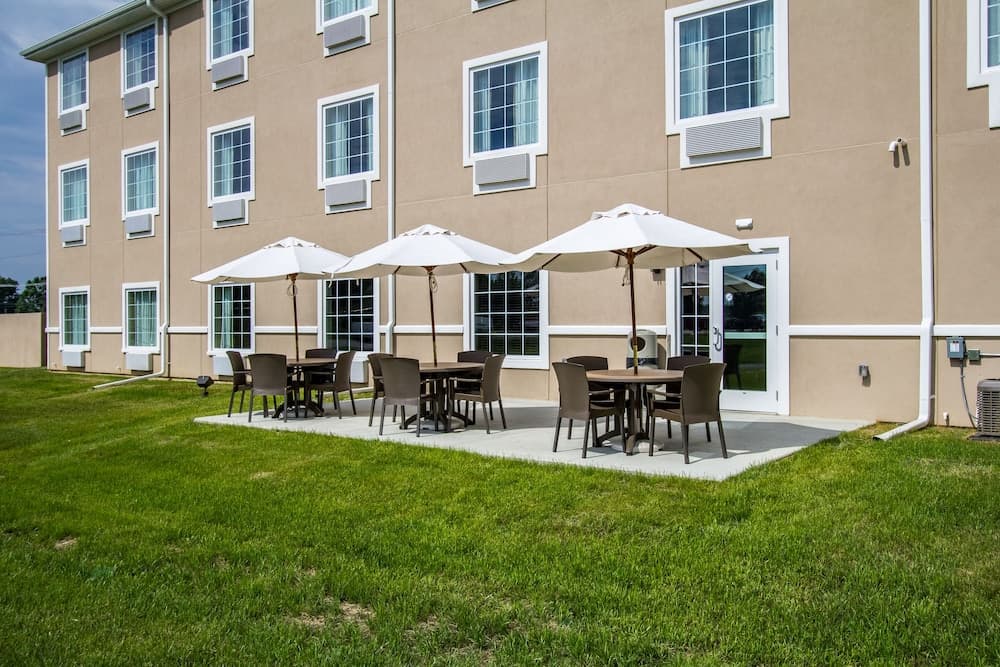 Cobblestone Inn & Suites - Vinton gallery photo in Vinton, LA — image 21