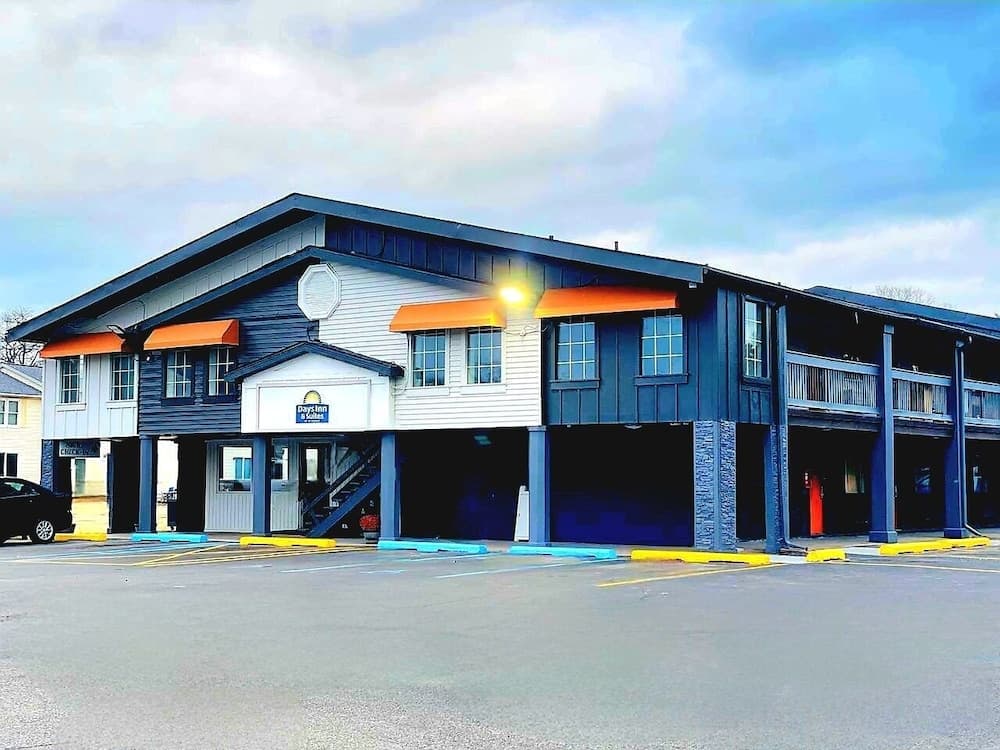 Days Inn & Suites by Wyndham Port Huron featured exterior or lobby in Port Huron, MI — similar hotel