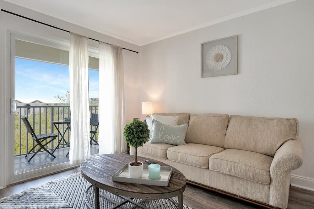 Seaside Luxury Oasis with balcony featured exterior or lobby in Tampa, FL — similar hotel