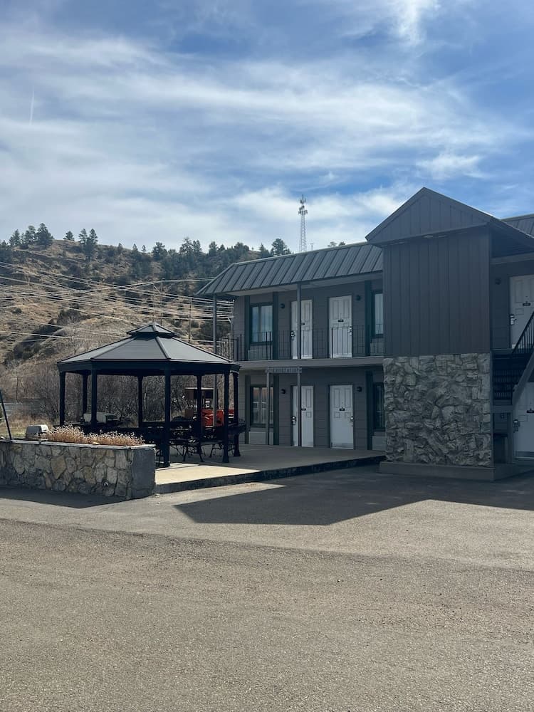 Sundowner Inn by Capital O Forsyth I 94 property views in Forsyth, MT — gallery photo 3