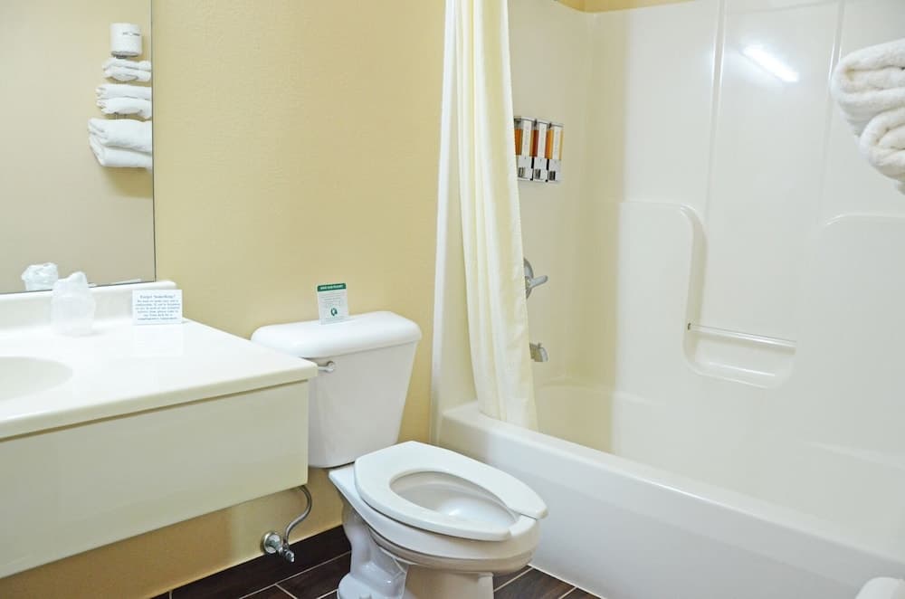 Heritage Grand Inn interior in Canton, IL — gallery photo 2