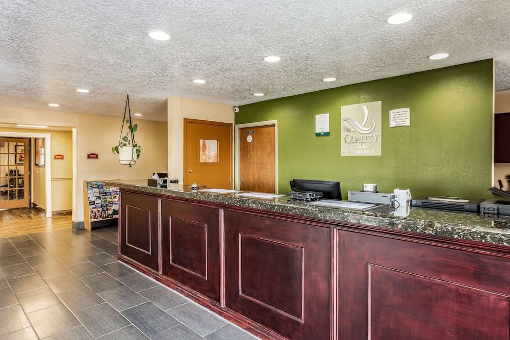 Quality Inn Los Lunas - Albuquerque South interior in Los Lunas, NM — gallery photo 2