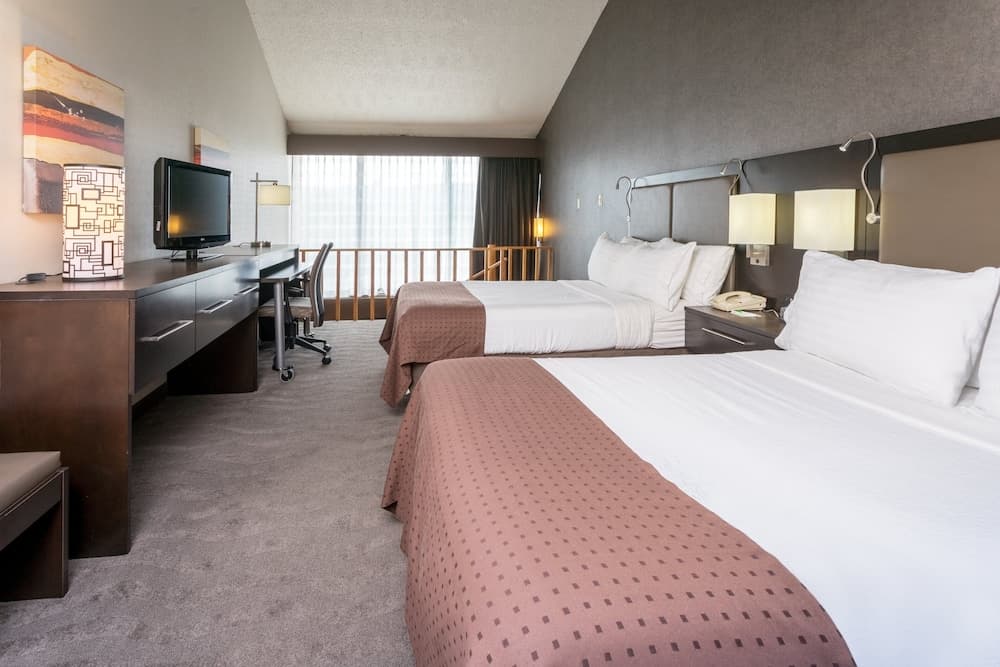 Holiday Inn Harrisburg - Hershey Area, I-81 by IHG interior in Grantville, PA — gallery photo 2