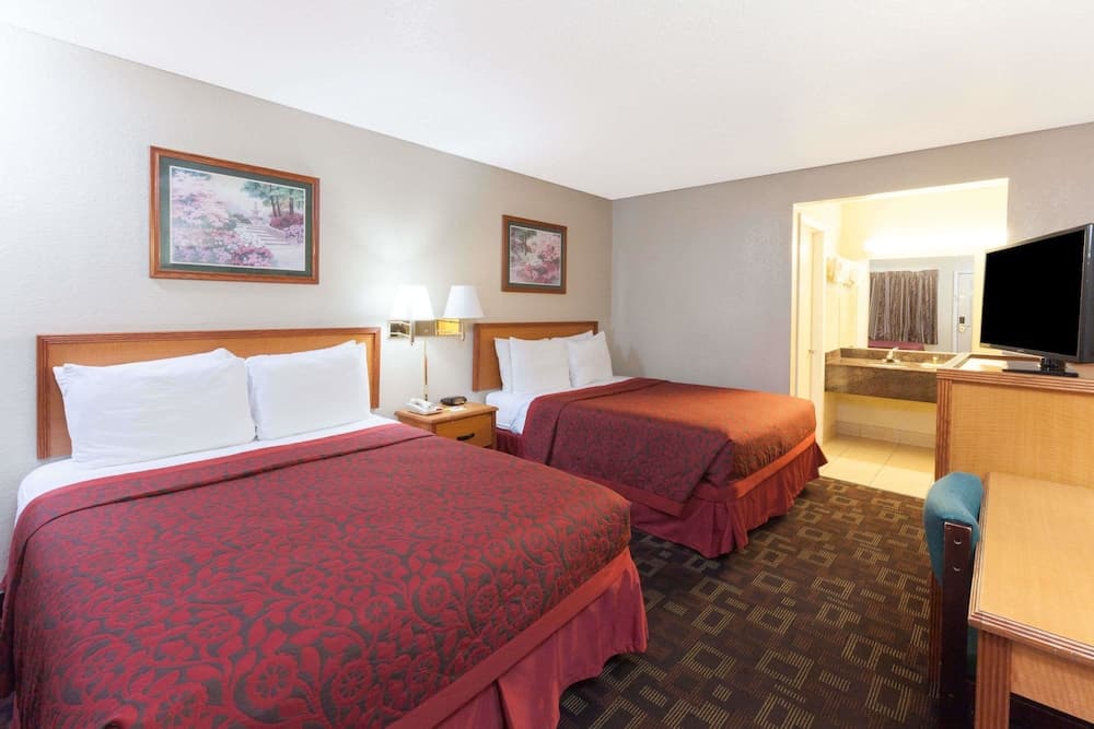 Days Inn by Wyndham Oklahoma City Fairground property views in Oklahoma City, OK — gallery photo 3