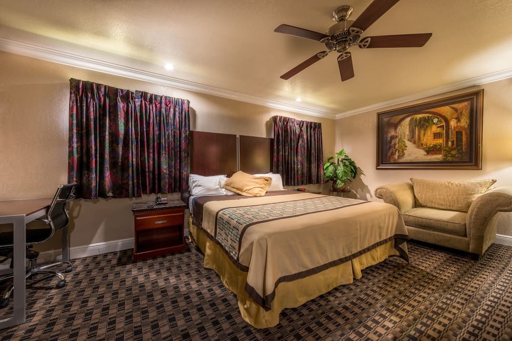 Edgewater Inn Reedley property views in Reedley, CA — gallery photo 3