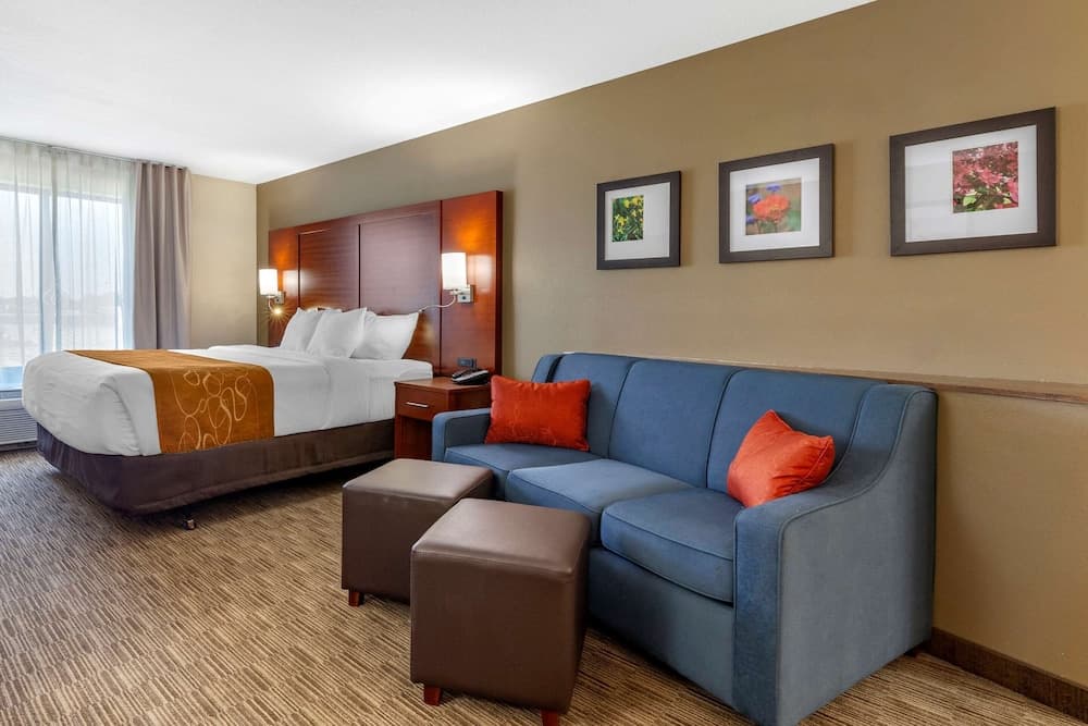 Comfort Suites Oshkosh West gallery photo in Oshkosh, WI — image 23