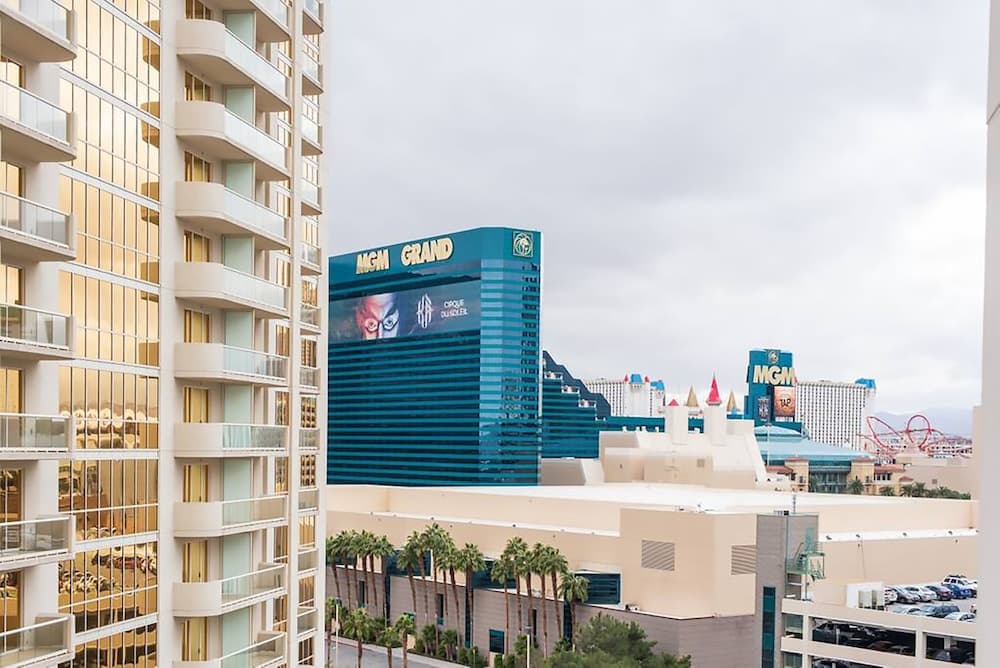 Signature Affordable Luxury featured exterior or lobby in Las Vegas, NV — similar hotel