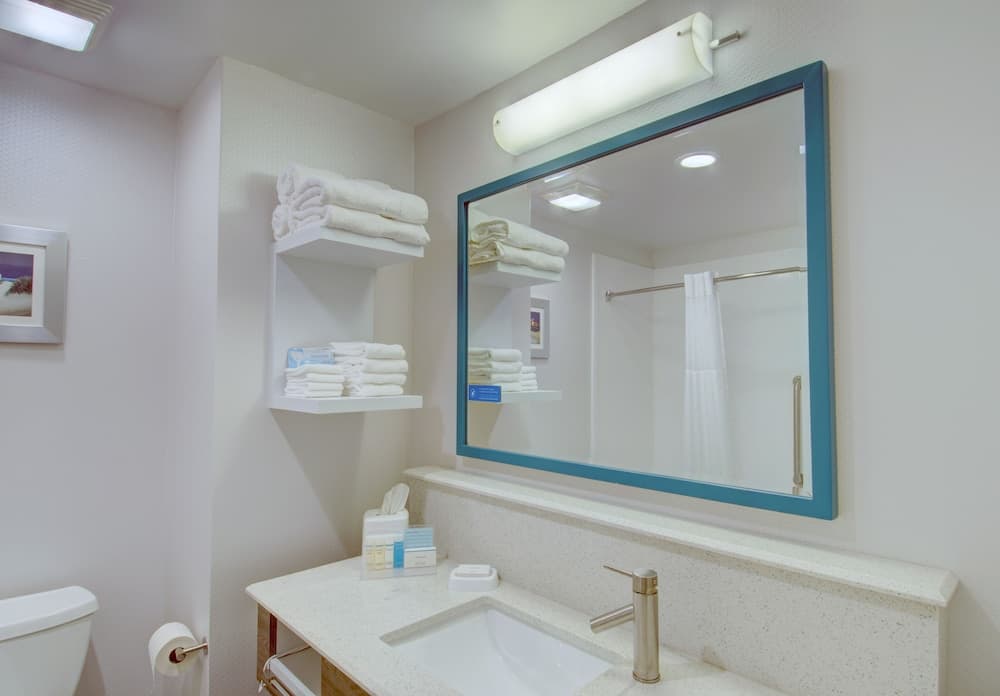Hampton Inn & Suites Boston/Stoughton gallery photo in Stoughton — image 32