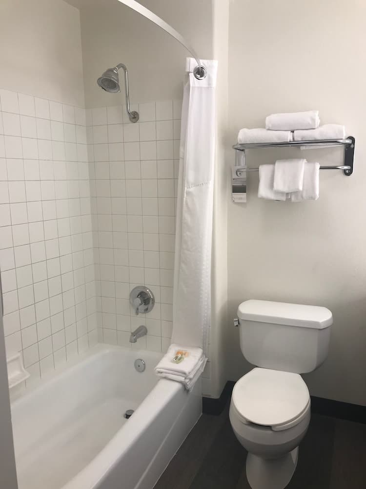 Holiday Inn Selma - Swancourt by IHG gallery photo in Selma, CA — image 9