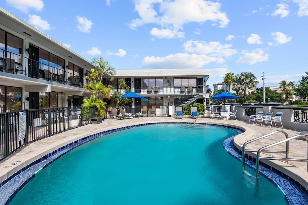 Oceans 735 property views in Deerfield Beach, FL — gallery photo 3