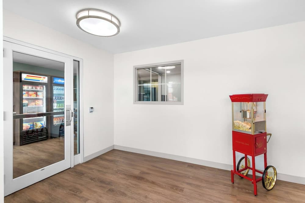Sonesta Simply Suites Austin South property views in Austin, TX — gallery photo 3
