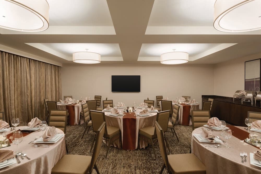 Holiday Inn Chicago - Schaumburg by IHG property views in Schaumburg, IL — gallery photo 3