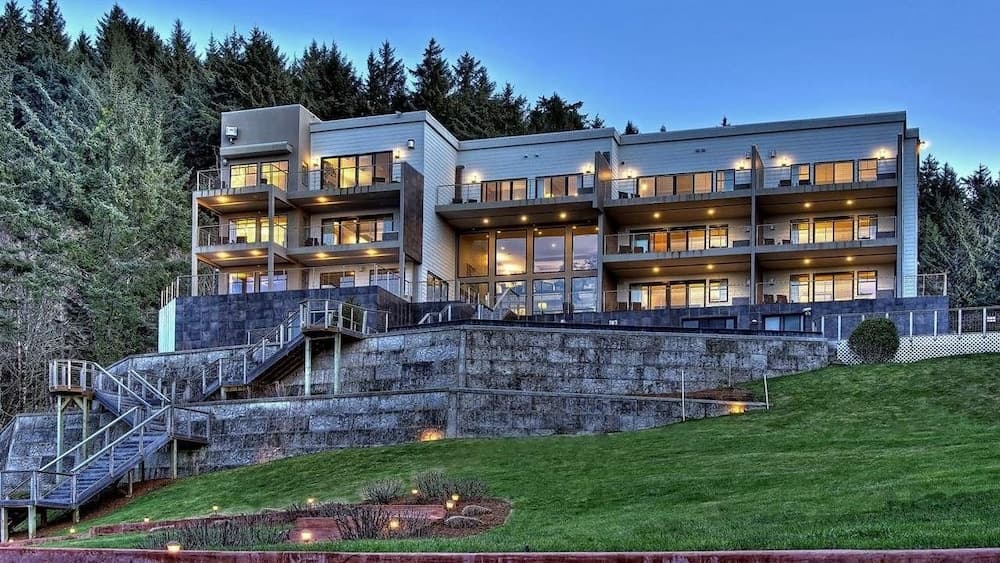 Whale Cove Inn featured exterior or lobby in Depoe Bay, OR — similar hotel