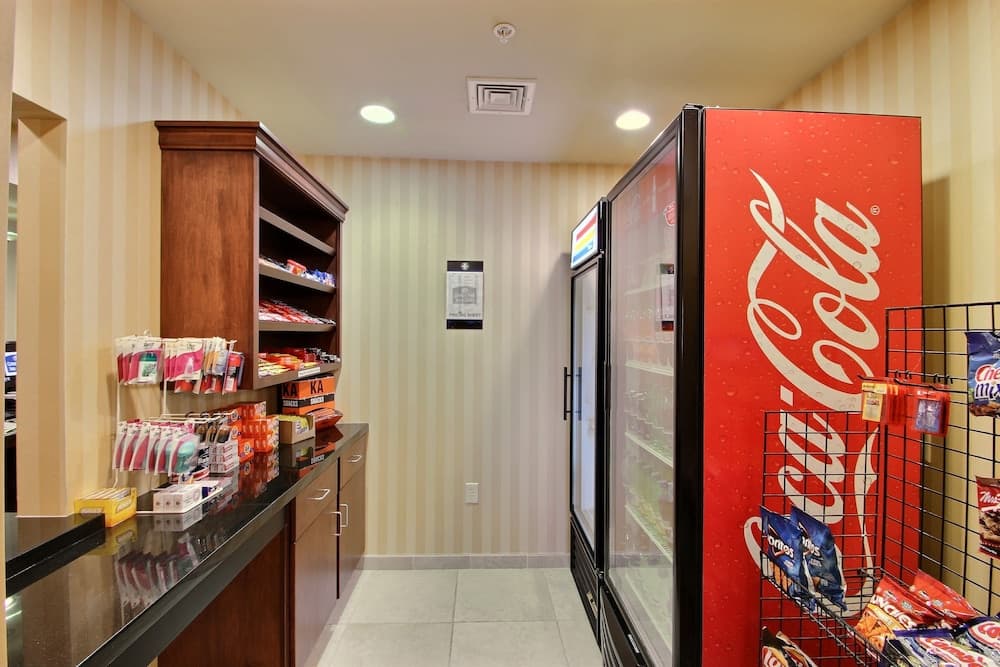 AmericInn by Wyndham Oshkosh gallery photo in Oshkosh, WI — image 25