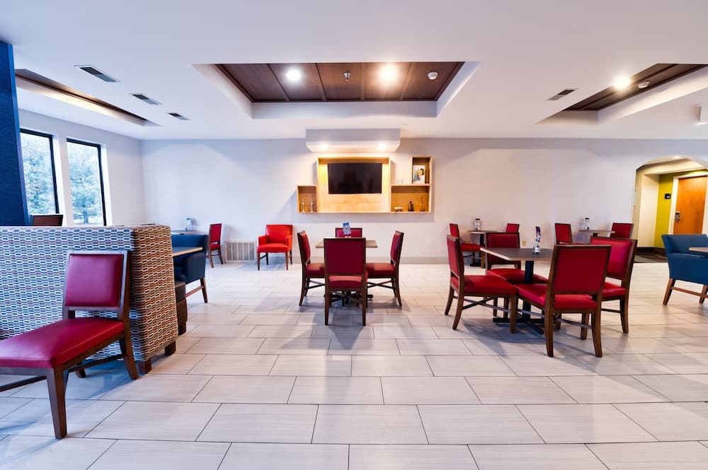 Holiday Inn Express Hotel & Suites Goshen by IHG gallery photo in Goshen, IN — image 13
