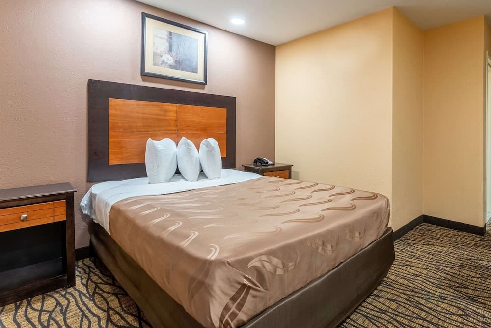 Quality Inn Lees Summit - Kansas City gallery photo in Lee's Summit, MO — image 13
