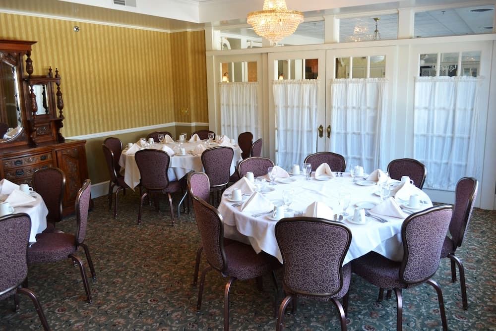 Stafford's Bay View Inn interior in Petoskey, MI — gallery photo 2