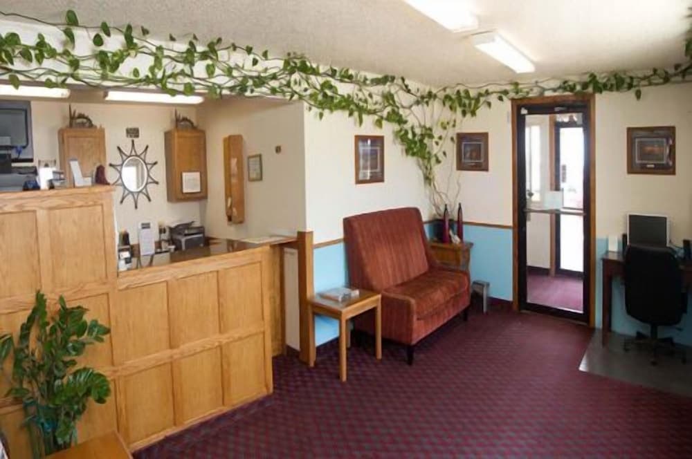 Cherokee Inn interior in Cherokee, IA — gallery photo 2