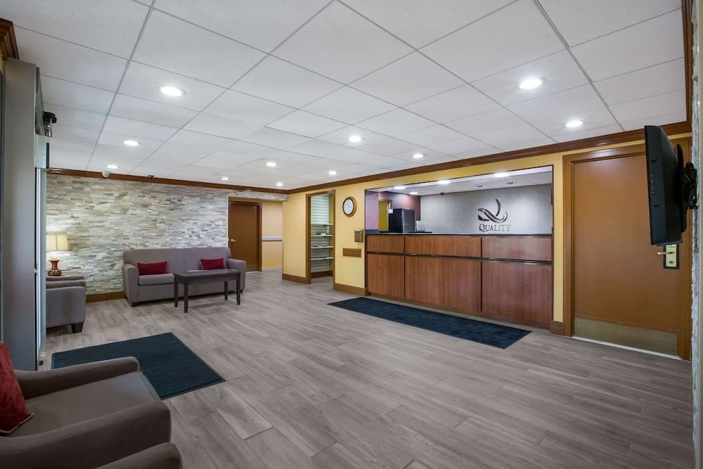 Quality Inn Near Princeton interior in Lawrenceville, NJ — gallery photo 2