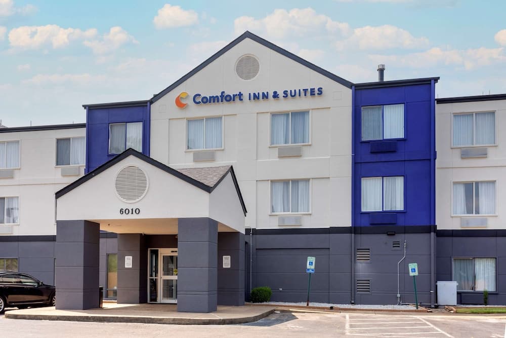 Comfort Inn & Suites Memphis East interior in Memphis, TN — gallery photo 2