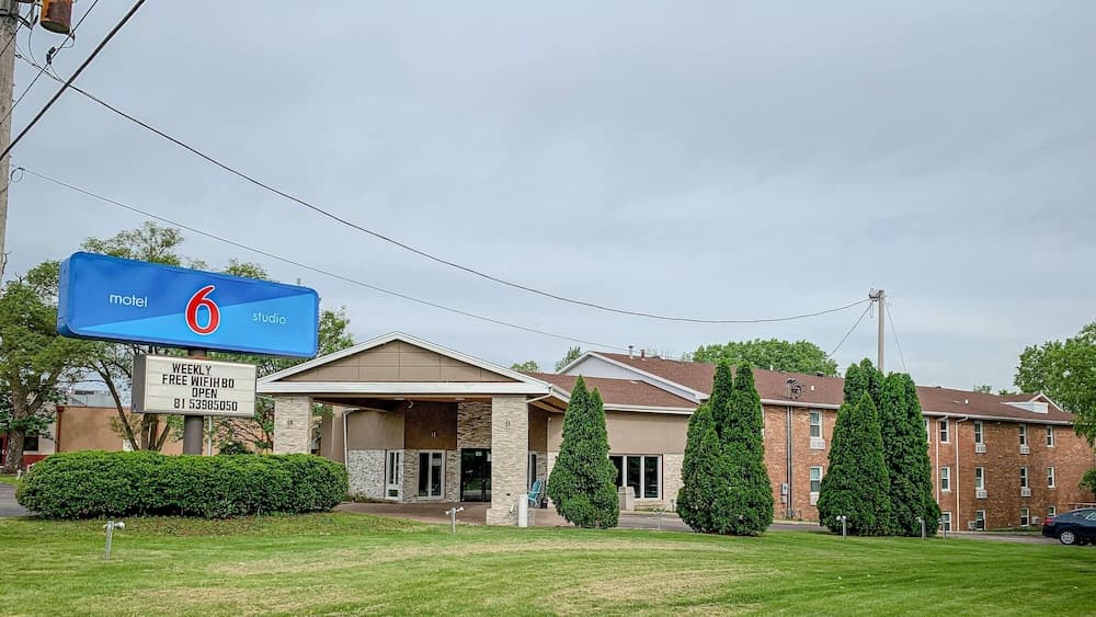 Motel 6 Rockford, Il exterior or lobby in Rockford, IL — main listing photo
