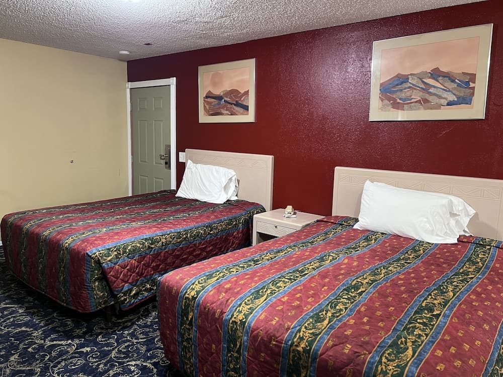 Horizon Inn Motel property views in Harbor City, CA — gallery photo 3
