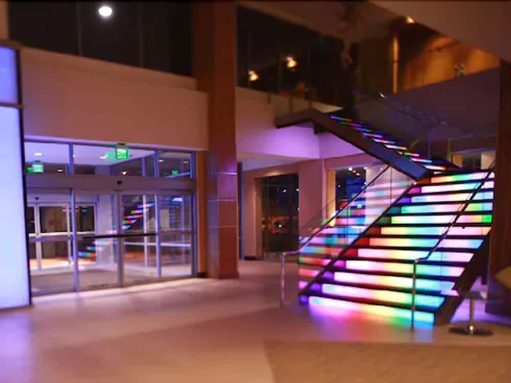 Moonrise Hotel interior in St. Louis, MO — gallery photo 2