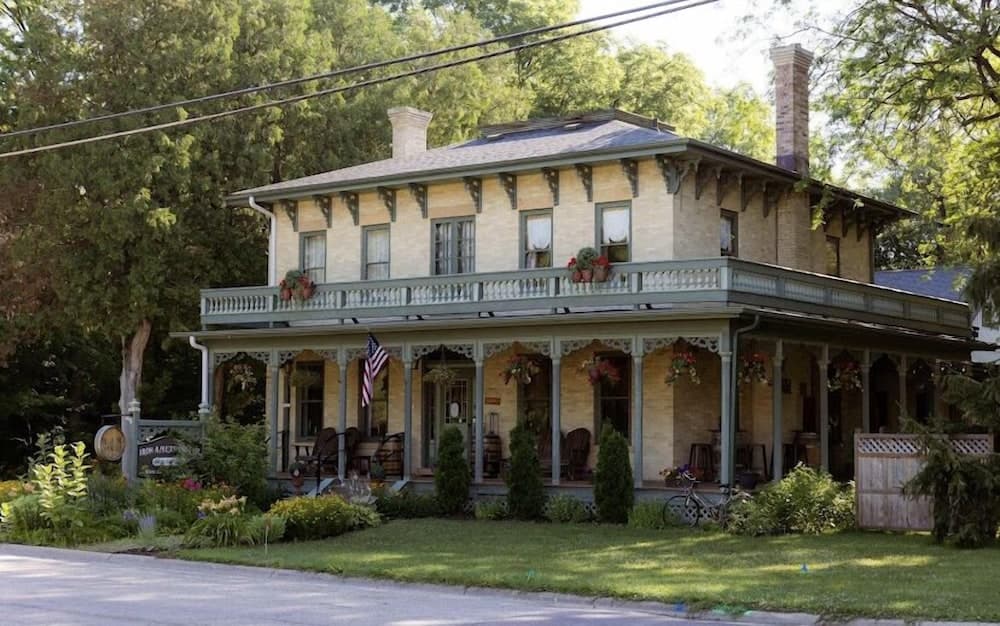 Iron Amethyst Inn   Boutique Hotel featured exterior or lobby in Mazomanie, WI — similar hotel