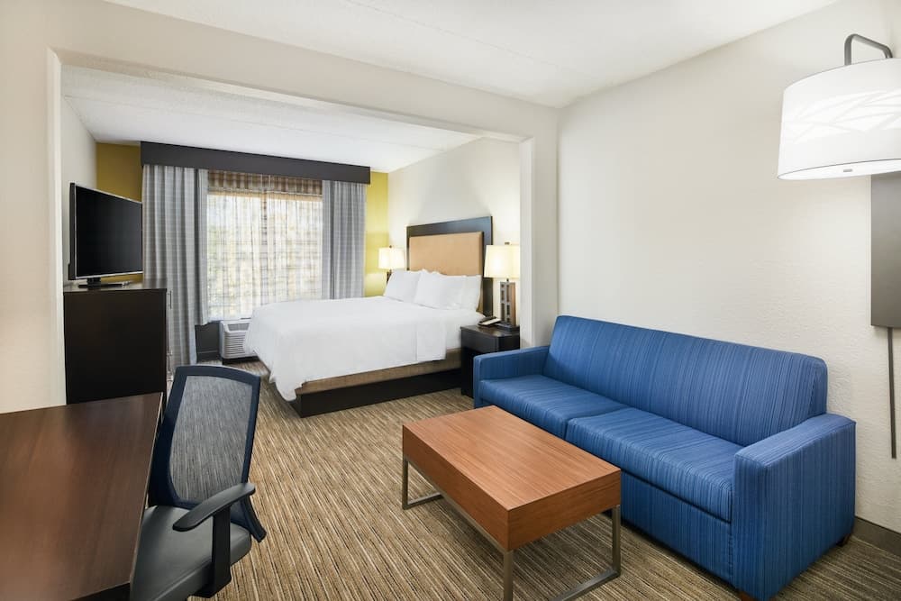 Holiday Inn Express & Suites Jacksonville SE- Med Ctr Area by IHG property views in Jacksonville, FL — gallery photo 3