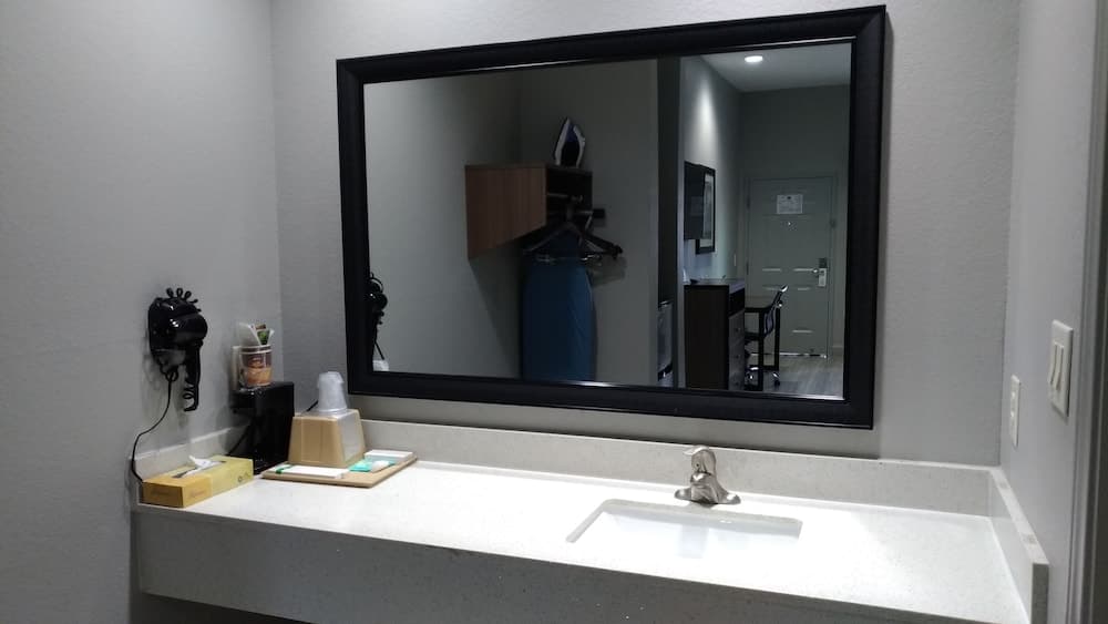 Liv Inn and Suites interior in Houston, TX — gallery photo 2