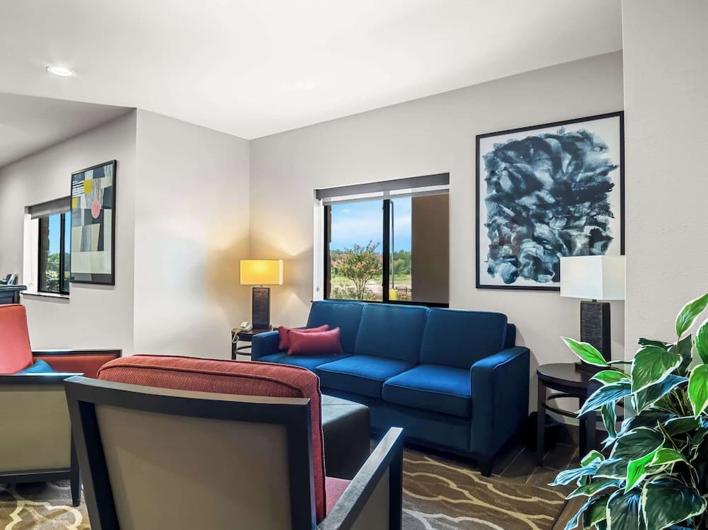 Comfort Suites Lindale - Tyler North interior in Lindale, TX — gallery photo 2