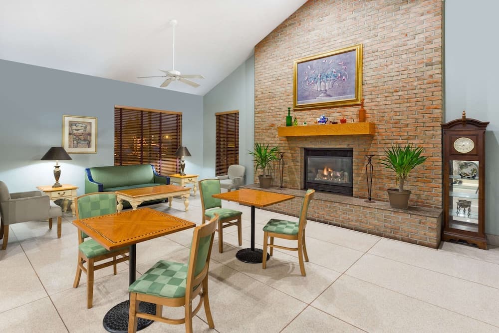 Super 8 by Wyndham Wisconsin Dells property views in Wisconsin Dells, WI — gallery photo 3