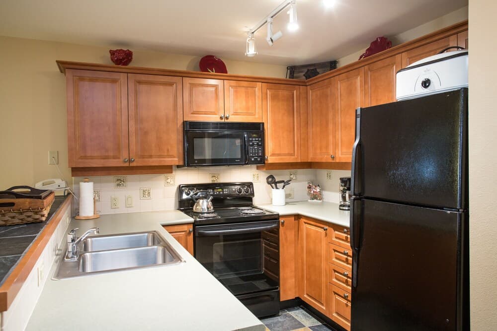 1205b - Double Queen Standard Eagle Springs West 1 Bedroom Hotel Room by RedAwning property views in Solitude, UT — gallery photo 3