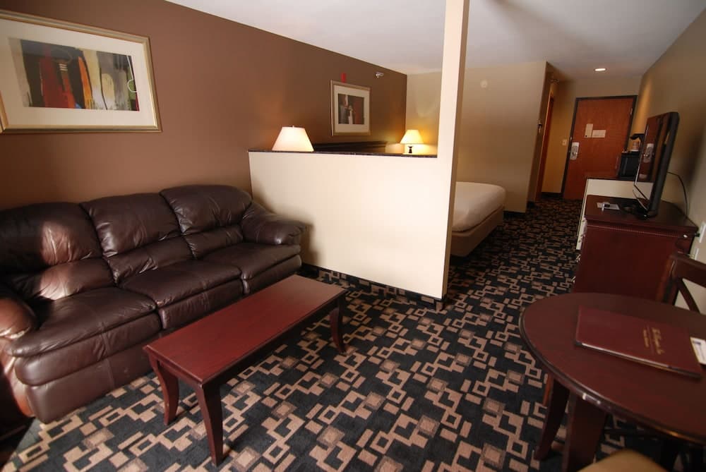Express Suites Riverport Inn & Suites gallery photo in Winona, MN — image 30