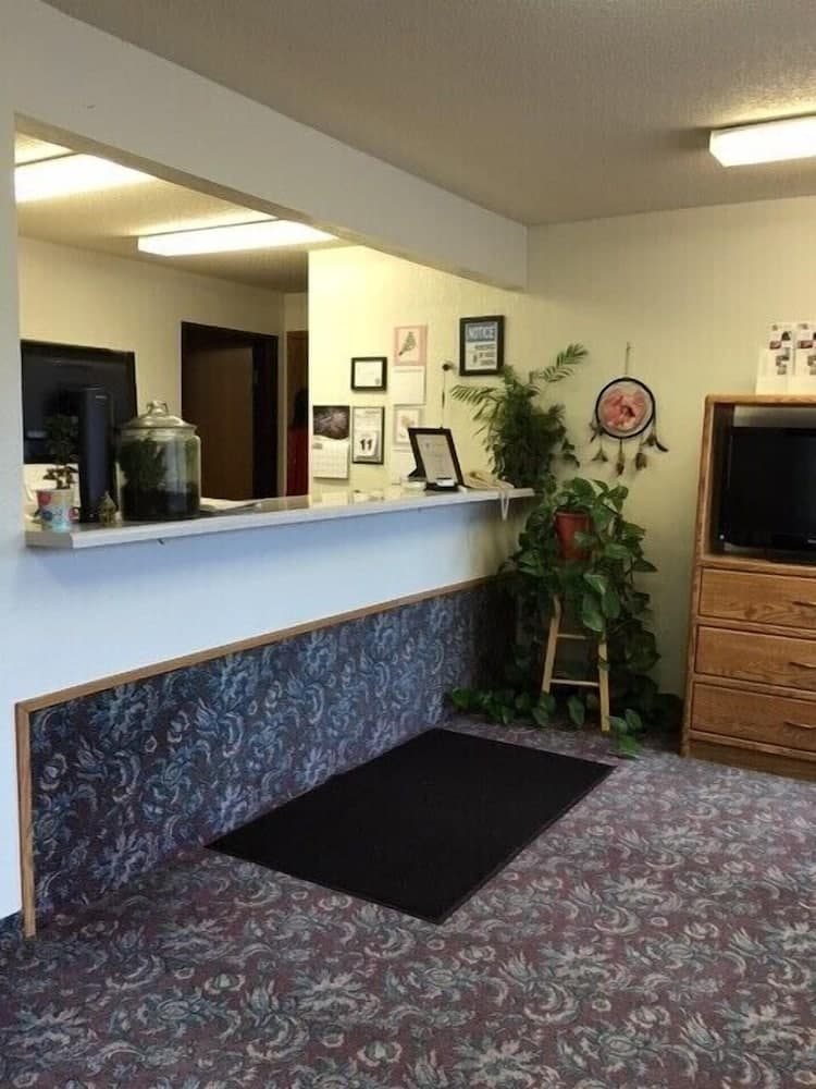 Clarion Hometown Inn interior in Clarion, IA — gallery photo 2