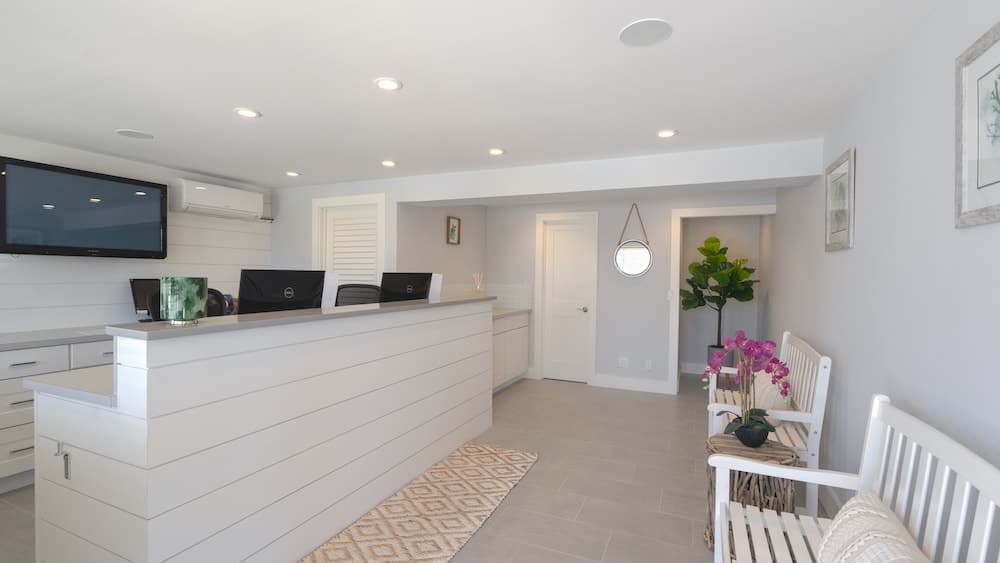 Sea Crest Resort interior in Amagansett, NY — gallery photo 2